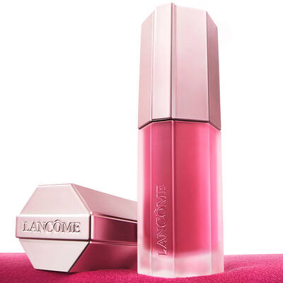Detail baleni Lancome Lip Idole CuddleBlur v rose gold a růžovem provedeni.