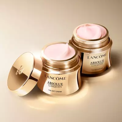 Absolue Longevity Soft Cream s produktovym zaběrem Absolue Longevity Rich Cream