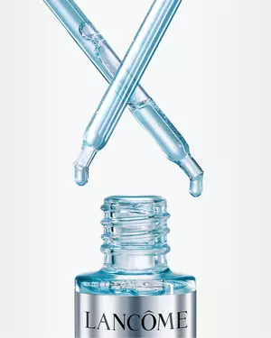přibliženi na serum Lancome jako ilustrace
