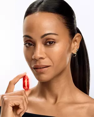 Zoe Saldana pro Longevity MD Lancome