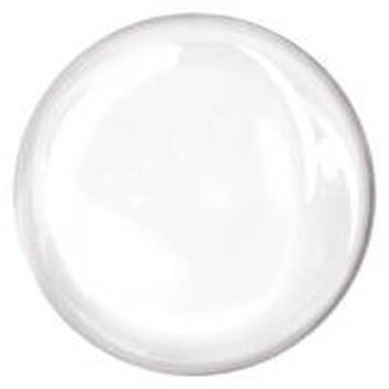 Bily hladky taliř s mirnym leskem na bilem pozadi.